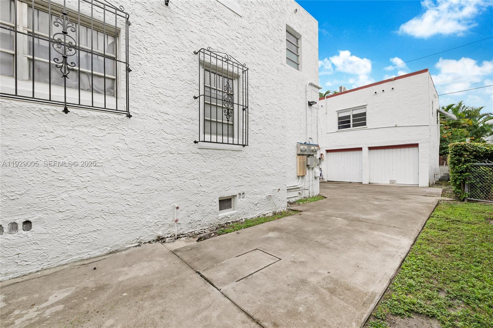 Building Photo - 1736 SW 9th St