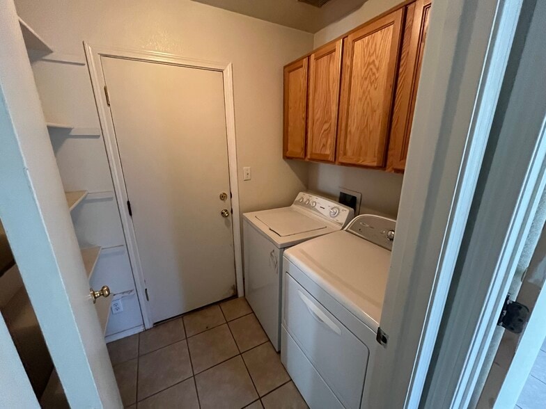 Building Photo - 1301 Villa Chamisa NE