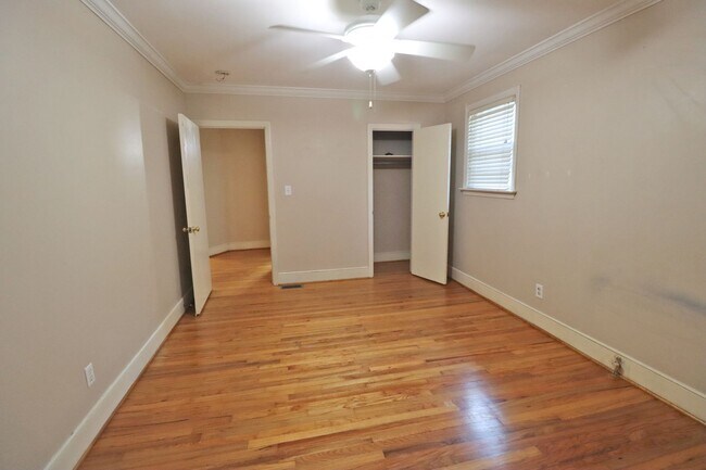Building Photo - Your Next College Pad – 2BR/1BA, Pets Welcome, Washer/Dryer