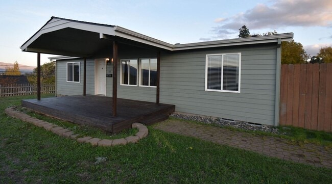 Building Photo - 3 Bedroom House For Rent In The Dalles