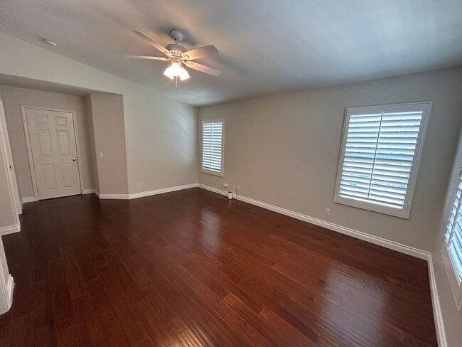 Building Photo - Beautiful 4 Bed 3 Bath Fullerton Home with Office