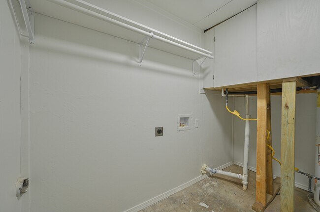 Building Photo - 713 NE 34th Terrace