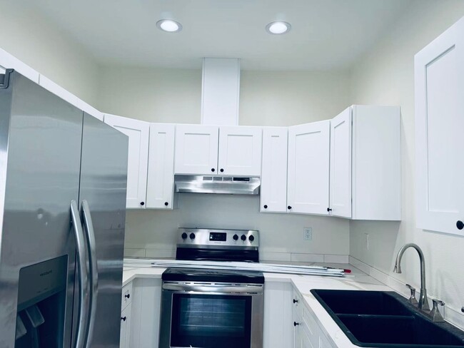 Building Photo - 1926 SW Washington St