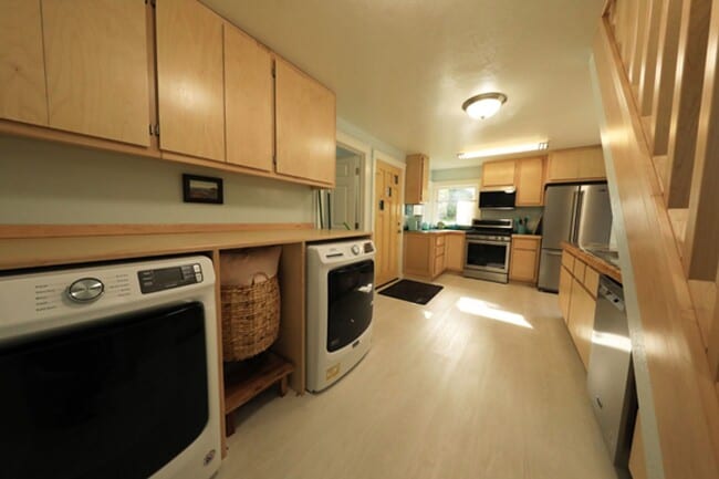 Building Photo - Artsy Studio in Westhaven with Attic Bedroom