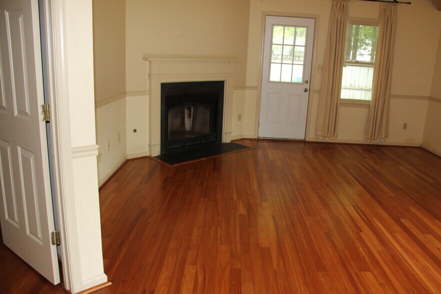 Living Room View 1 - 139 Barn Swallow Rdg