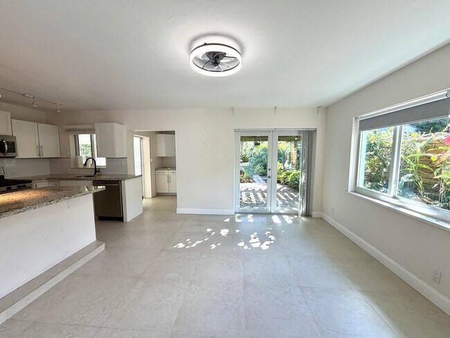 Building Photo - 376 SW 2nd St