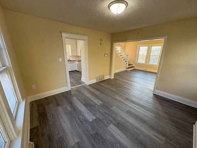 Building Photo - Charming 3-bedroom home located in the heart of Dayton