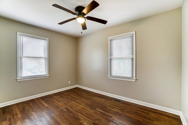Building Photo - 717 Forest Dr