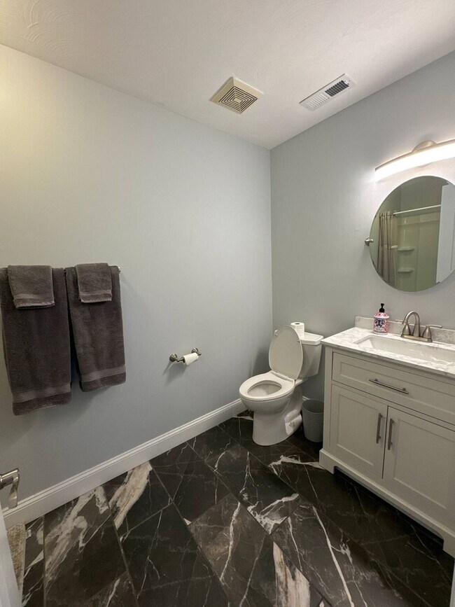 Building Photo - 3 Bedroom 3 Bathroom - Short Term Lease