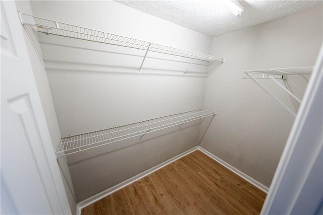 Building Photo - 3820 Oak Park Dr