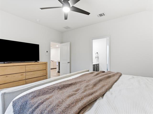 Building Photo - 11120 E Chase Ln