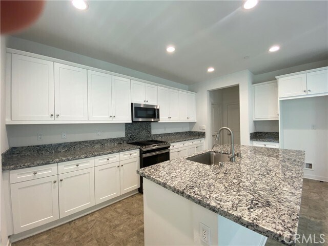 Building Photo - 2932 E Silver Sky Dr