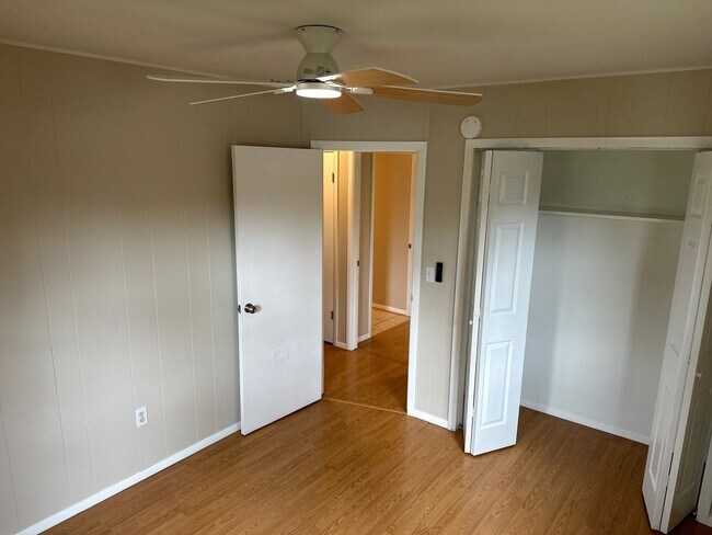 Building Photo - Available June 1st! 4-Bedroom, 1-Full Bath...
