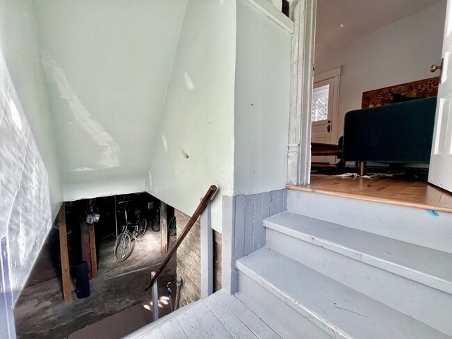 Building Photo - Victorian Gem in the Heart of Downtown – F...