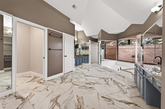 Building Photo - 4910 Waterbeck St