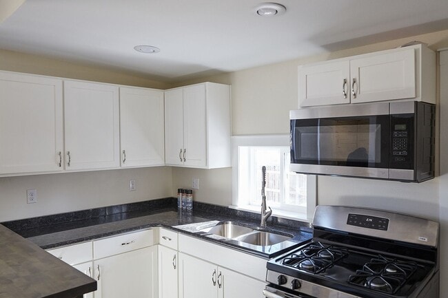 Building Photo - Lincoln