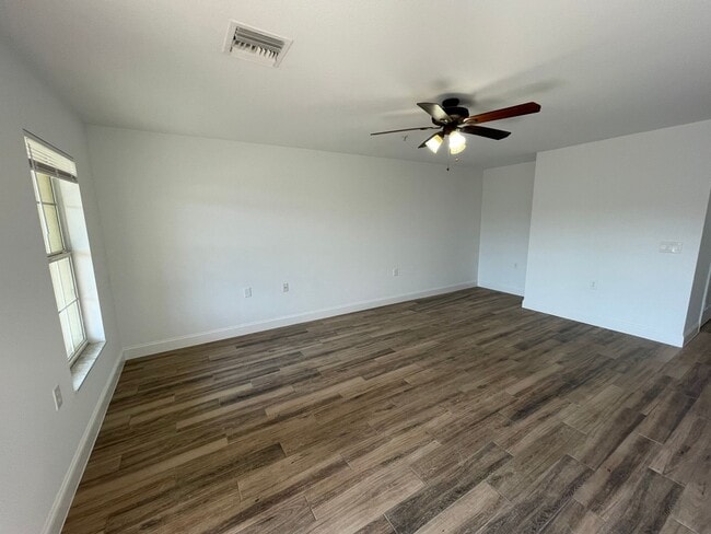 Building Photo - ANNUAL RENTAL - VISTAS AT HERITAGE BAY - 2 BED + DEN/ 2.5 BATH TOWNHOUSE