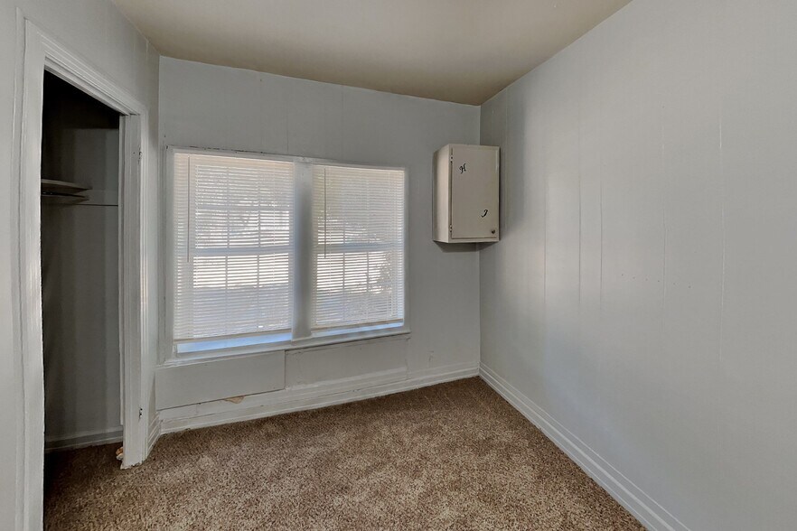 Building Photo - 2427 25th St