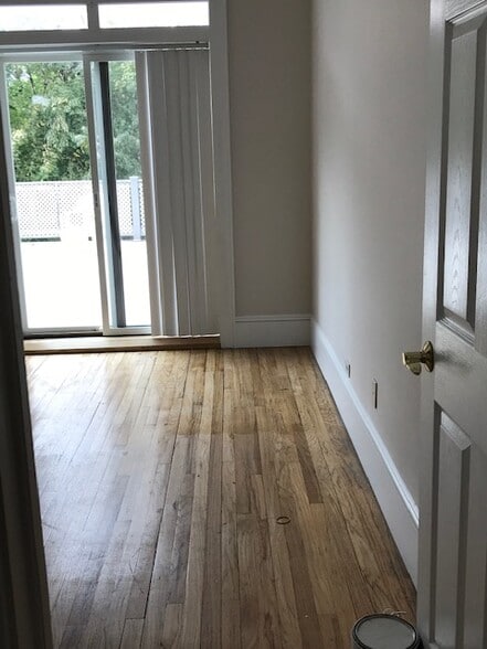 livingroom - 8 Railroad Ave