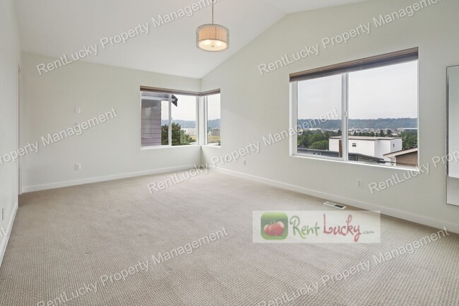 Building Photo - Immaculate and LARGE 4-Bedroom Home in Unb...