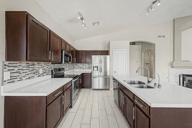 Building Photo - 1331 W Blue Ridge Ct