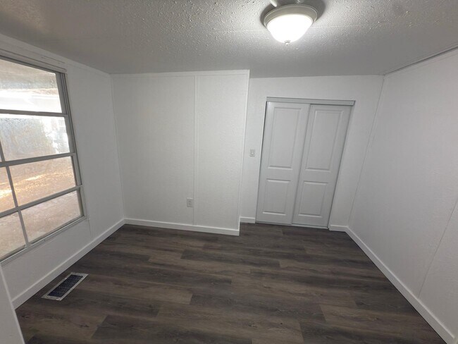 Building Photo - 3000 Clarcona RoadUnit 2828