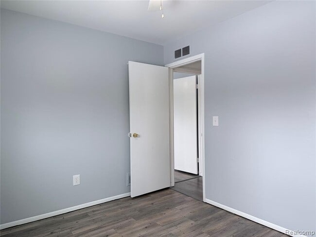 Building Photo - 166 W Coy Ave