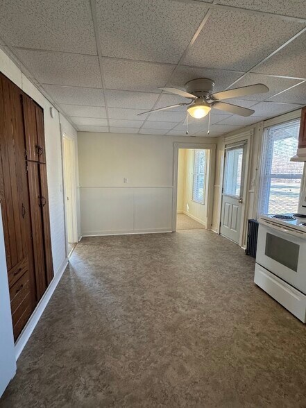 Building Photo - 210 E Pine St