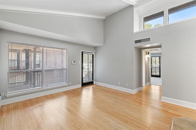 Building Photo - 5928 Sandhurst Ln