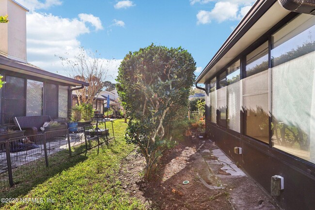 Building Photo - 144 La Pasada Cir W