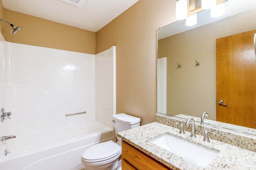 Main Floor Bathroom - 2200 Pinehurst Dr