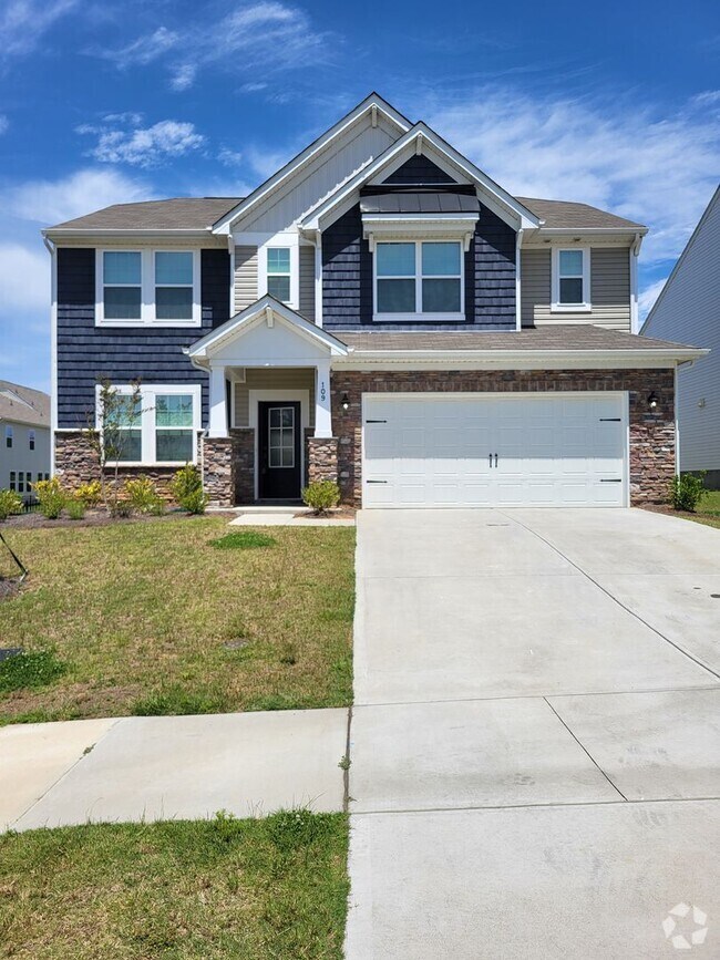 Building Photo - Beautiful 4BR/2.5BA Home in Gambill Forest