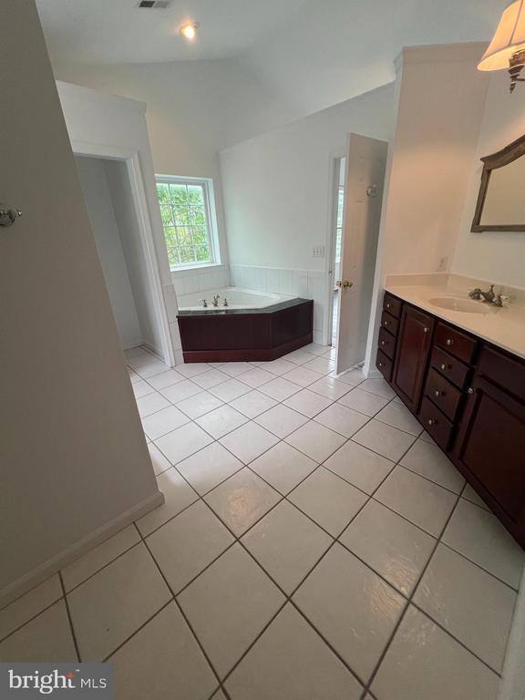 Building Photo - 20670 Bloombury Ln