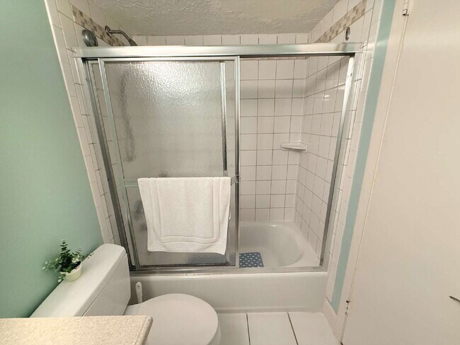 Building Photo - Furnished Tradewinds Condo!