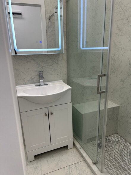 Building Photo - 150 E 32nd St