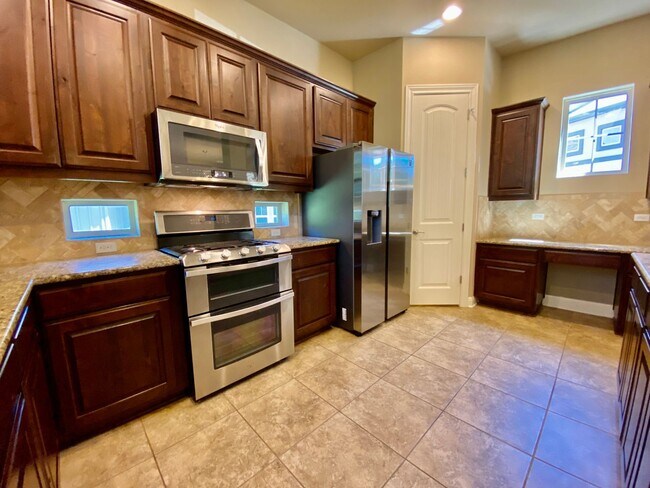 Building Photo - 3 Bedroom 2.5 Bathroom Detached Condo in South Austin!!