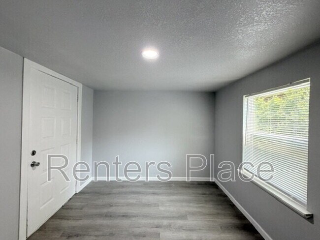 Building Photo - 517 S 40th W Ave
