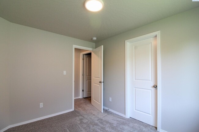 Building Photo - Newer 3 Bed/2 Bath Rambler in Pasco