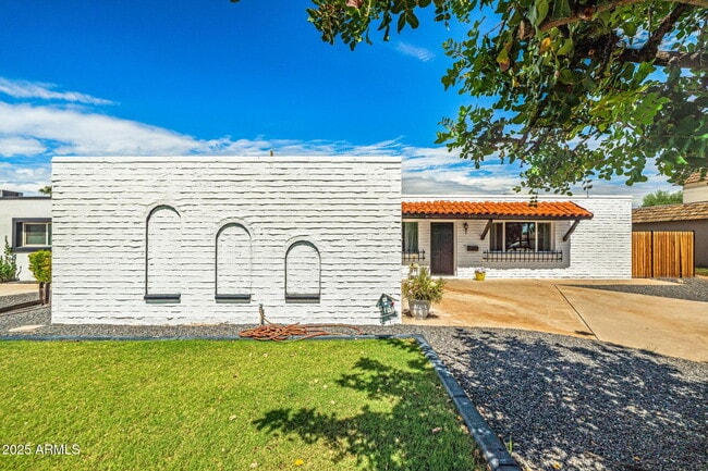 Building Photo - 8326 E Crestwood Way