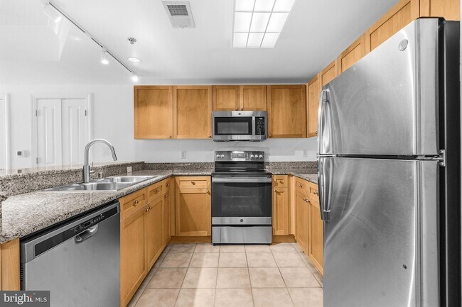 Building Photo - 777 7th St NW