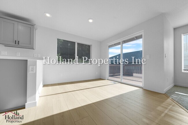 Building Photo - 9059 SW Sagert St