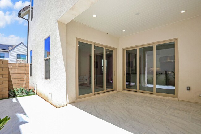 Building Photo - Elegant and Modern Living in Adagio in Cad...