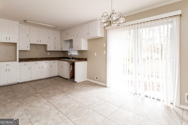 Building Photo - 892 Oak Dr