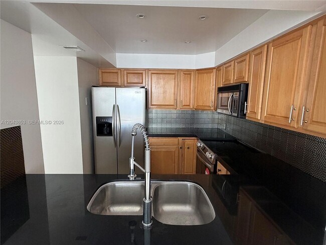 Building Photo - 20335 W Country Club Dr
