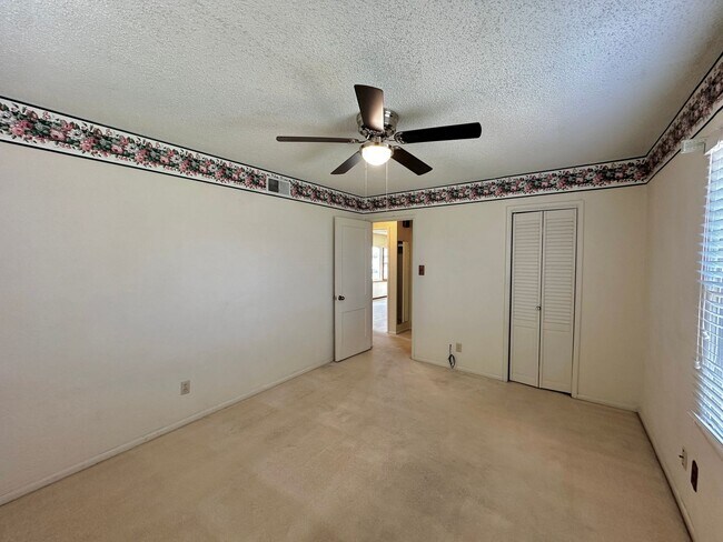 Building Photo - 3 Bedroom