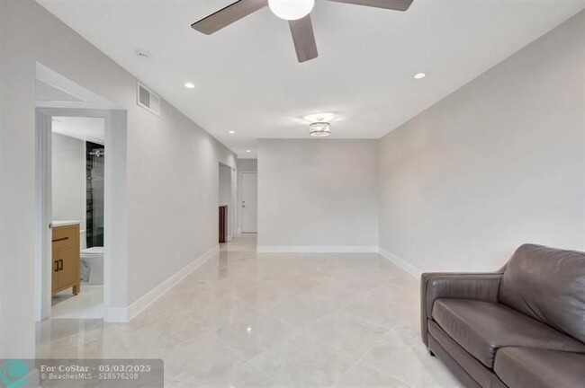 Building Photo - 2400 NE 33rd Ave