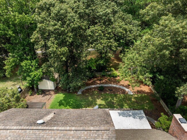 Building Photo - 327 Plantation Dr