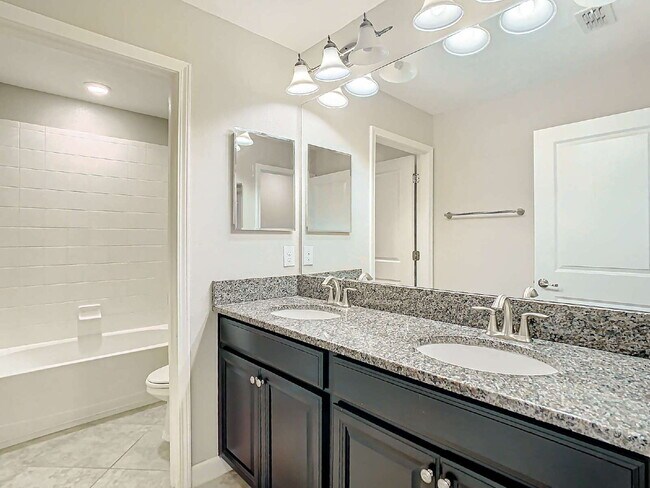 Building Photo - 925 Terra Vista St