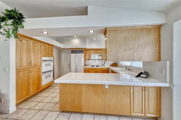 Building Photo - 2229 Fiero Dr