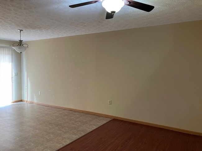 Building Photo - 1046 Laurel Tree Ct